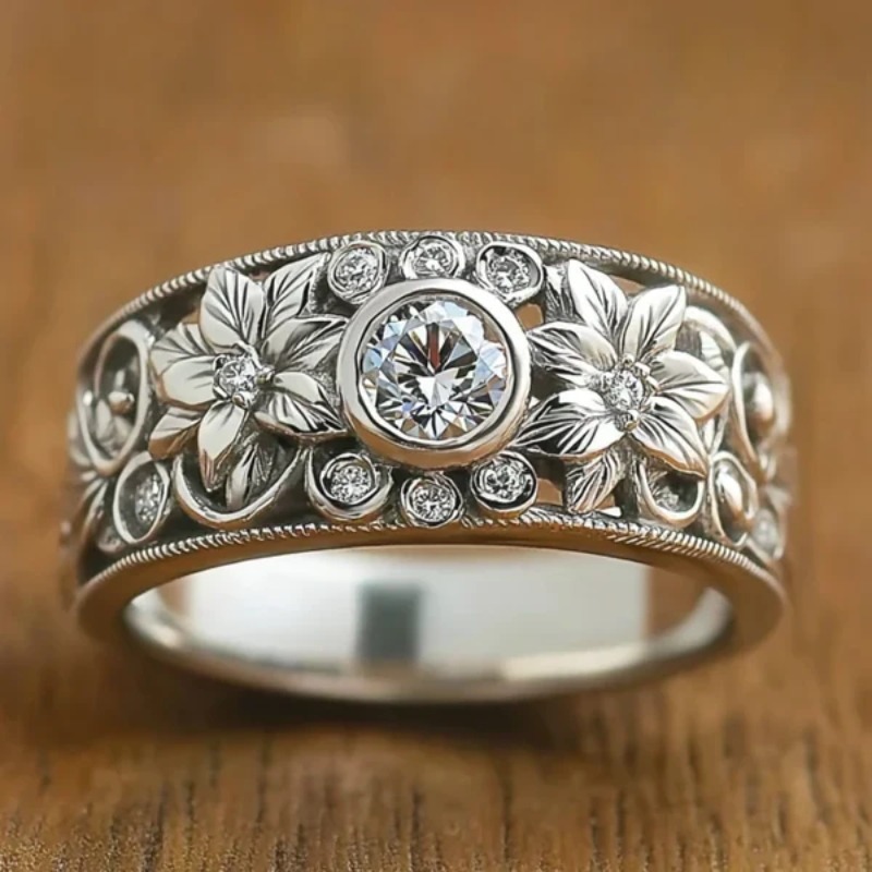 Women's Retro Court-style Ring with Floral Design